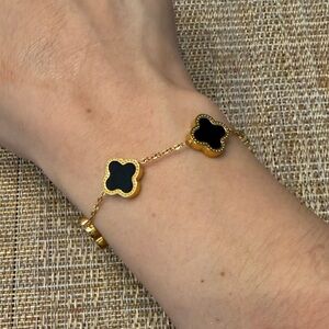 Elegant Gold and Black Clover Bracelet